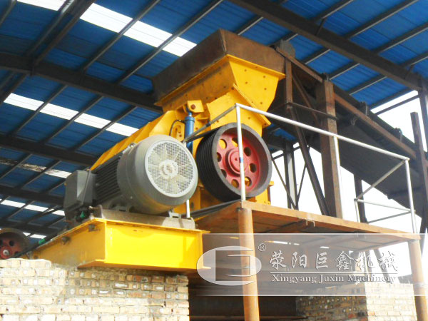 巨鑫環(huán)保錘式破碎機(jī)設(shè)備